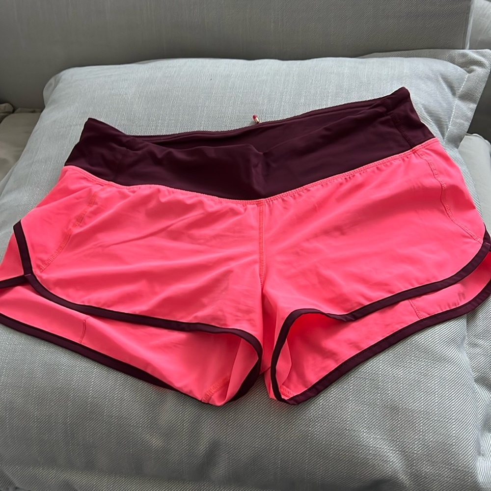Lululemon athletic shorts size 8.🍒🍀🌺